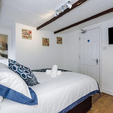 Sunshine Cottage By Happy Sunshine Stay Golborne Bagian luar foto