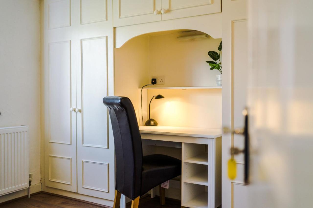 Sunshine Cottage By Happy Sunshine Stay Golborne Bagian luar foto