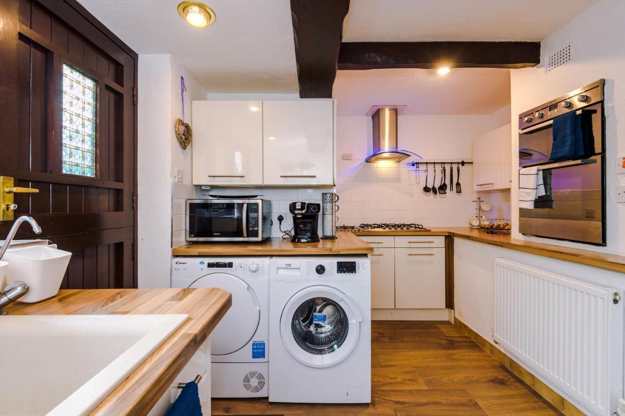 Sunshine Cottage By Happy Sunshine Stay Golborne Bagian luar foto