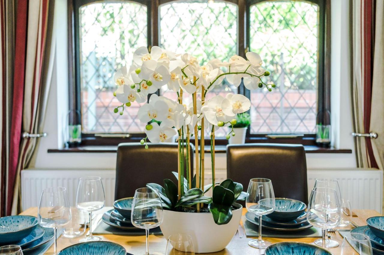 Sunshine Cottage By Happy Sunshine Stay Golborne Bagian luar foto
