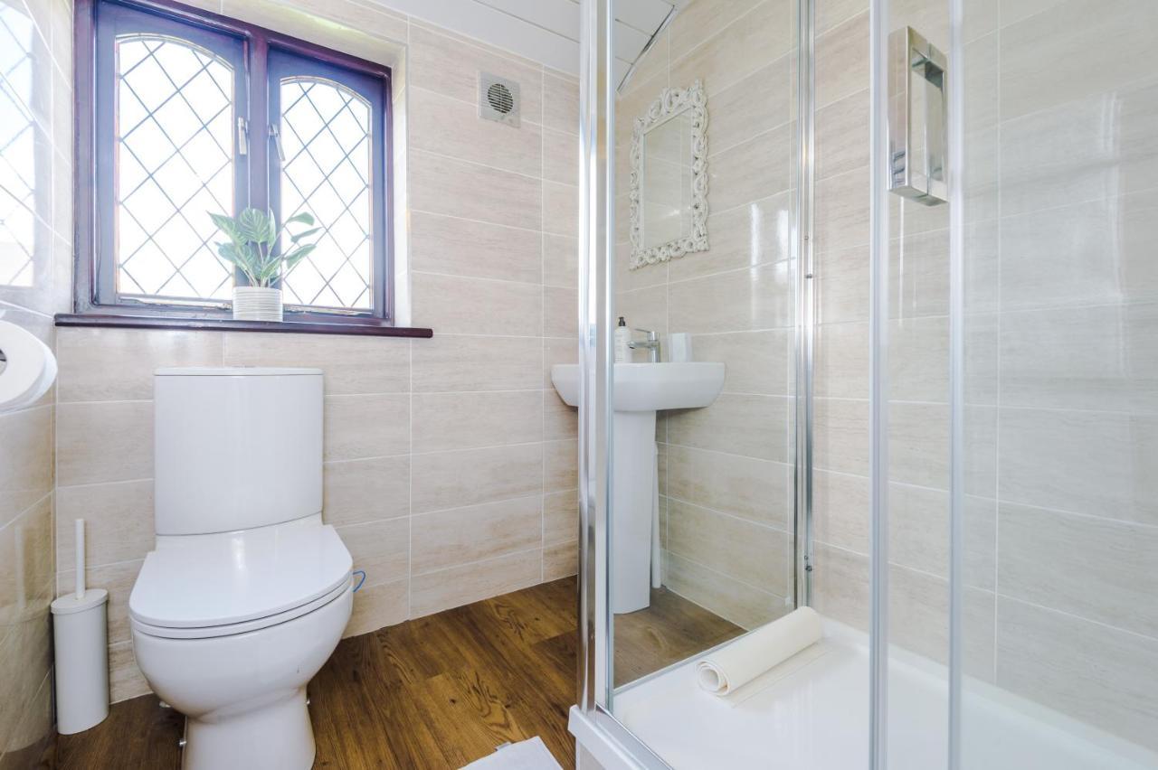 Sunshine Cottage By Happy Sunshine Stay Golborne Bagian luar foto
