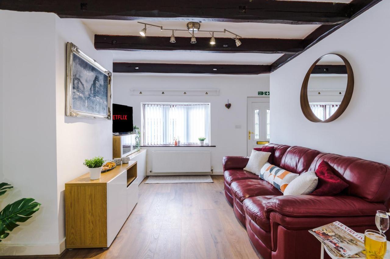 Sunshine Cottage By Happy Sunshine Stay Golborne Bagian luar foto