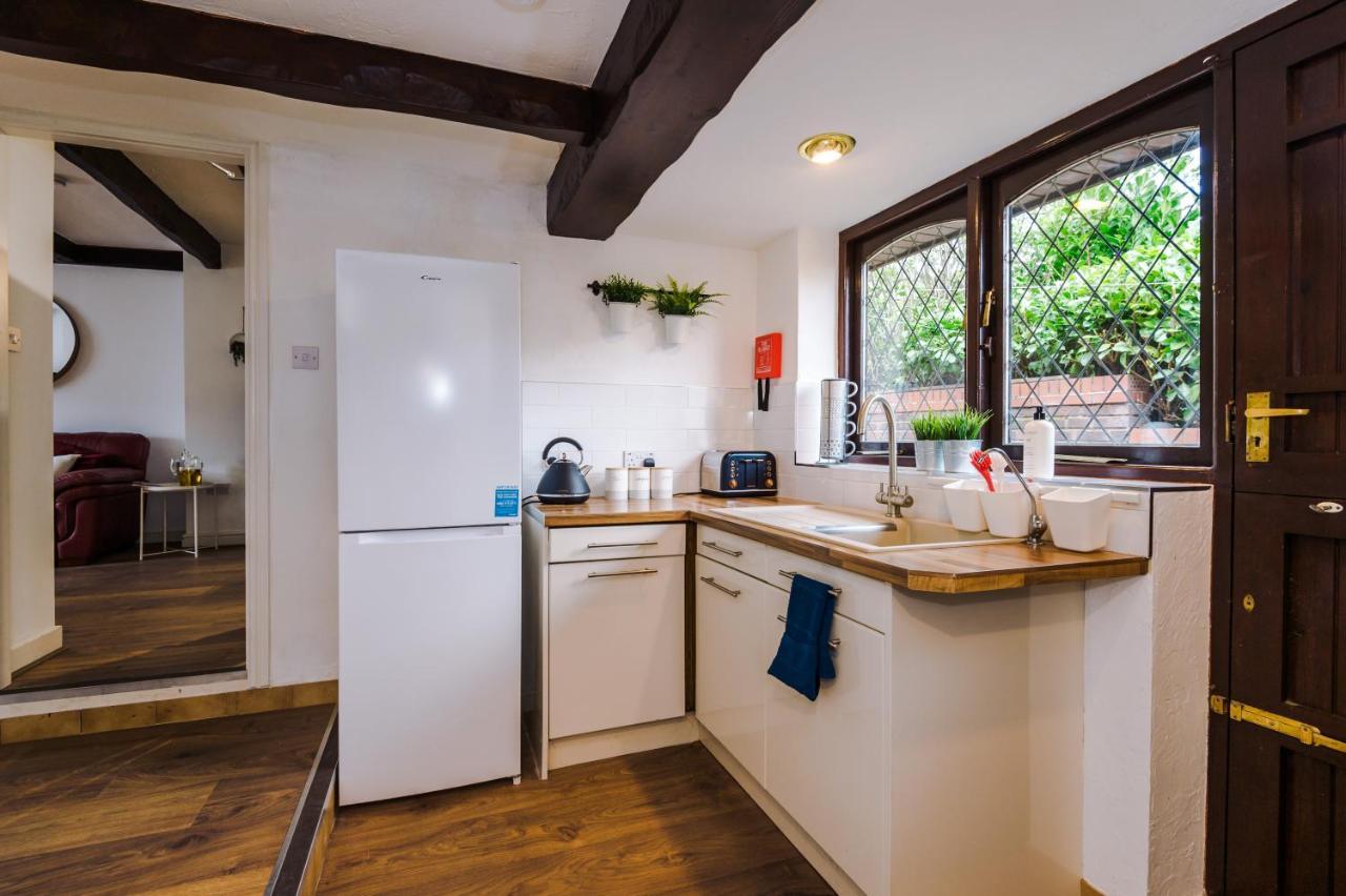 Sunshine Cottage By Happy Sunshine Stay Golborne Bagian luar foto