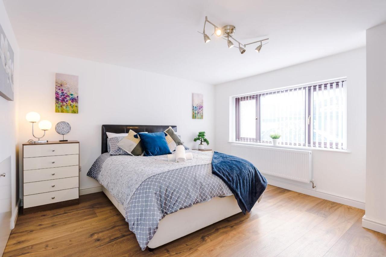 Sunshine Cottage By Happy Sunshine Stay Golborne Bagian luar foto