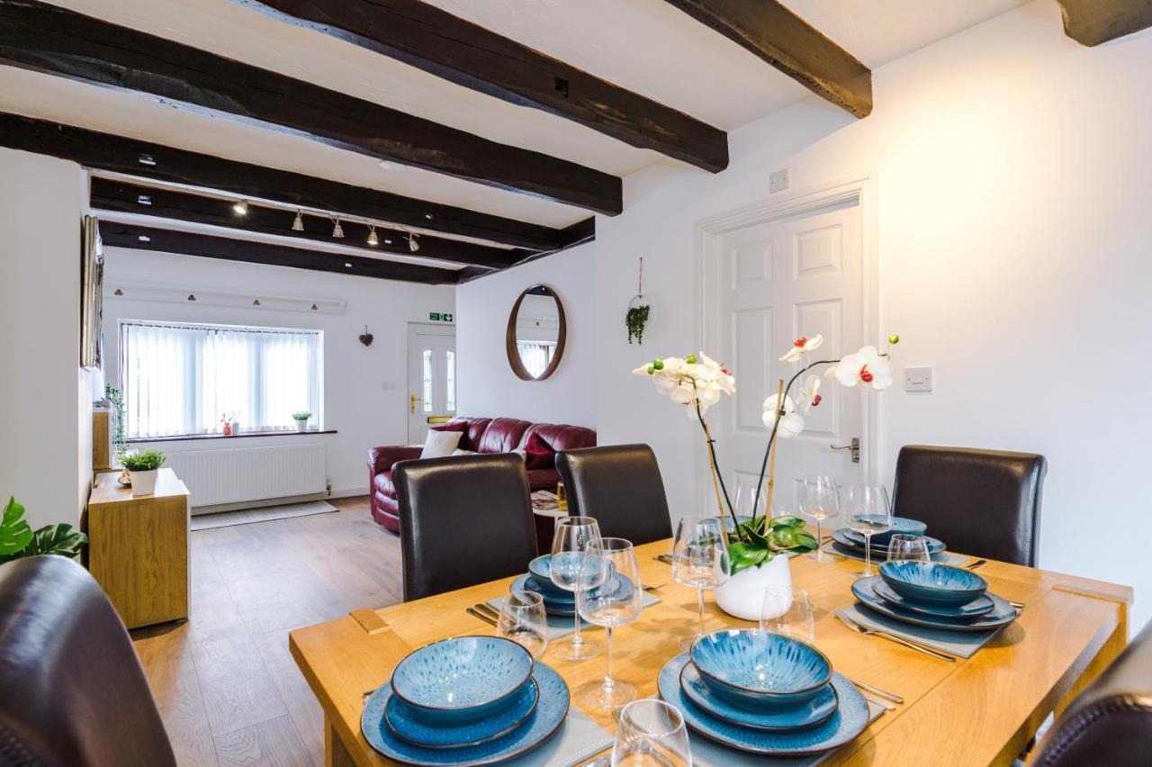 Sunshine Cottage By Happy Sunshine Stay Golborne Bagian luar foto