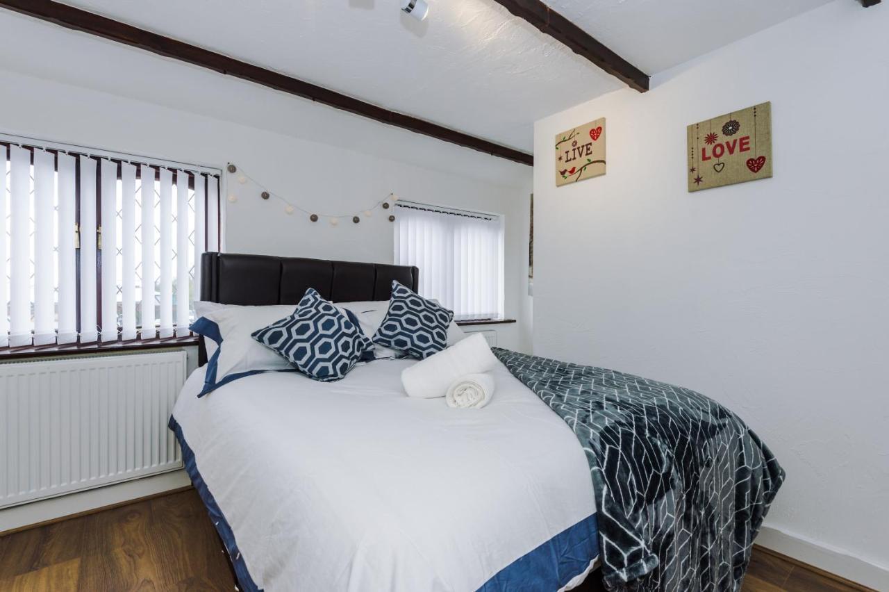 Sunshine Cottage By Happy Sunshine Stay Golborne Bagian luar foto