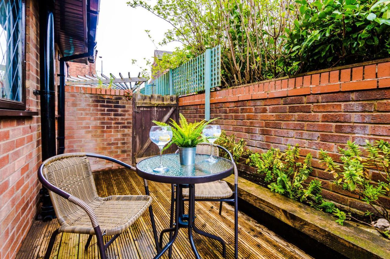 Sunshine Cottage By Happy Sunshine Stay Golborne Bagian luar foto